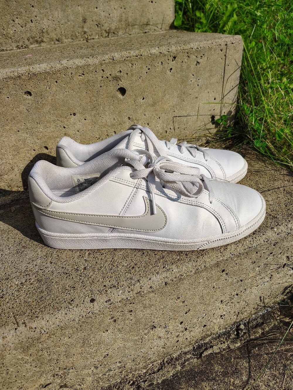 Nike Court Royale White Low Top Sneakers Shoes Womens Size 8.5 Lace Up